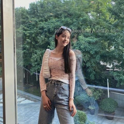 欧阳娜娜等艺人遭台当局威胁：艺人与政治夹缝中的生存之道